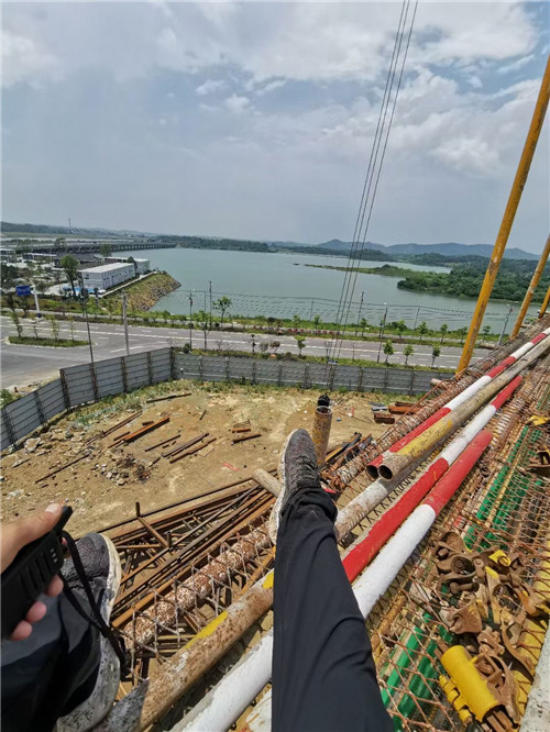 容城县作业中发生设备损坏或人员意外，责任怎么划分？