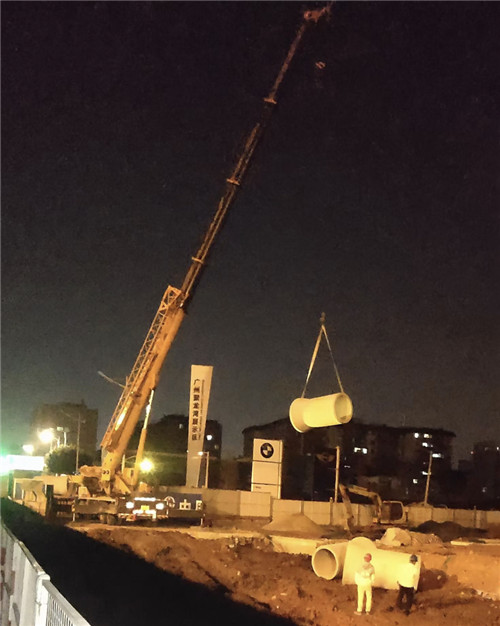 容城县“弯臂矫正”—— 吊车的 “形变补偿” 技术